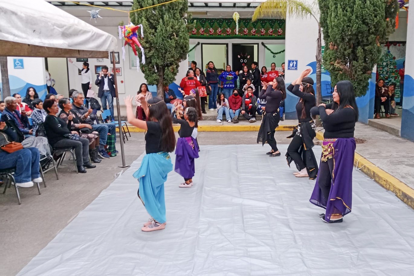 Ayuntamiento de Tlaxcala llena de magia navideña la Casa de la Cultura con Festival 'Peces En El Río'